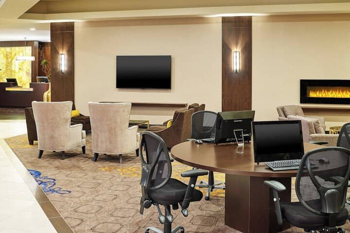 Lobby lounge